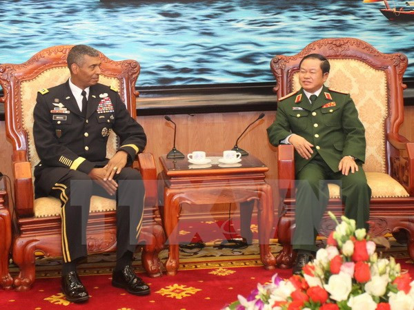 Tư lệnh Lục quân Thái Bình Dương Hoa Kỳ thăm Việt Nam Chiều 19/1/2015, tại Hà Nội, Thượng tướng Đỗ Bá Tỵ, Tổng Tham mưu trưởng Quân đội nhân dân Việt Nam, Thứ trưởng Bộ Quốc phòng, đã tiếp Đại tướng Vincent Brooks, Tư lệnh Lục quân Thái Bình Dương Hoa Kỳ đang có chuyến thăm và làm việc tại Việt Nam. Tại buổi tiếp, Đại tướng Vincent Brooks đã thông báo kết quả buổi làm việc trước đó giữa Đoàn Tư lệnh Lục quân Thái Bình Dương với Phó Tổng Tham mưu trưởng Quân đội Nhân dân Việt Nam Võ Văn Tuấn; trong đó, hai bên đã trao đổi một số nội dung về tăng cường quan hệ giữa lục quân hai nước, phù hợp với tinh thần đối tác toàn diện; đánh giá kết quả hợp tác giữa Lục quân hai nước và phương hướng hợp tác trong thời gian tới như hỗ trợ nhân đạo, tìm kiếm cứu nạn, quân y, chia sẻ kinh nghiệm xây dựng lực lượng gìn giữ hòa bình của Liên hợp quốc.