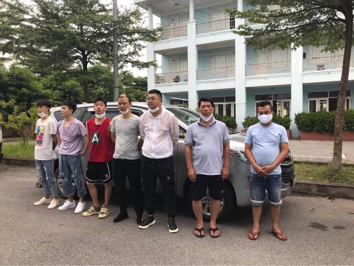 Theo thỏa thuận, mỗi chuyến xe từ Lào Cai vào TP.HCM, A Ma sẽ trả cho Nhàn 25 triệu đồng. Để thực hiện kế hoạch, Nhàn liên hệ với Hưng thuê ôtô từ TP Nha Trang, Khánh Hòa ra Lào Cai để đón số người Trung Quốc vượt biên trái phép. Mỗi chuyến xe Nhàn trả cho Hưng 23 triệu đồng, số còn lại Nhàn giữ lại để tiêu xài cá nhân.