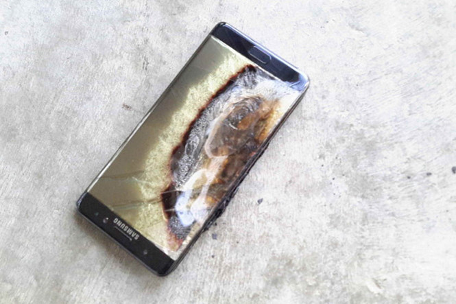 Nhà mạng T-Mobile cũng chính thức thông báo ngừng bán Samsung Galaxy Note 7. Hãng kêu gọi khách hàng ngừng sử dụng thiết bị, không sạc pin.