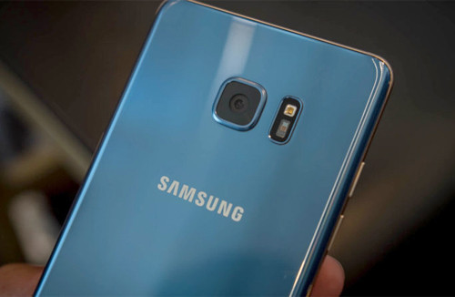 Người mua Samsung Galaxy Note 7 có thể mang điện thoại cùng các phụ kiện đến hãng để đổi thiết bị khác hoặc được hoàn lại tiền. Để bù đắp một phàn chi phí liên quan tới việc trao đổi máy, T-Mobile bồi thường cho mỗi khách hàng 25 USD.