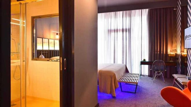 Phòng cao cấp hơn có view cảng biển và vịnh giá 232 bảng Anh (khoảng 7 triệu đồng) mỗi đêm. (Ảnh: Pestana CR7)