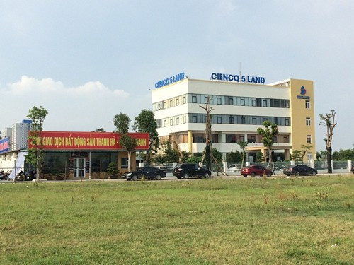 Theo đó, khu đô thị Thanh Hà gồm 2 dự án thành phần tọa lạc trên địa phận hai xã Phú Lương (dự án Thanh Hà A) và xã Cự Khê (dự án Thanh Hà B) do Cienco 5 làm chủ đầu tư gồm 2 khu Thanh Hà A, Thanh Hà B, quy mô diện tích 388ha. Ảnh: Vietnamnet.