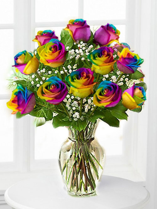 Sau đó, Werken - chủ nhân công ty River Flowers gần Den Bosch, miền nam Hà Lan - đã sử dụng các loại thuốc nhuộm thực phẩm khác nhau để cấy vào hoa một lần duy nhất nhằm tạo ra những màu sắc khác nhau của cánh hoa. Ảnh: Internet.