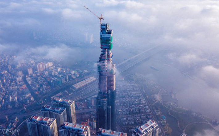Tòa nhà cao nhất Việt Nam The Landmark 81 nằm trong Khu đô thị Vinhomes Central Park tại cửa ngõ Đông Sài Gòn, đường Nguyễn Hữu Cảnh, quận Bình Thạnh, TP. HCM được xem là một trong những công trình hiện đại và cao cấp bậc nhất Việt Nam hiện nay. Ảnh: Nhịp sống kinh tế.