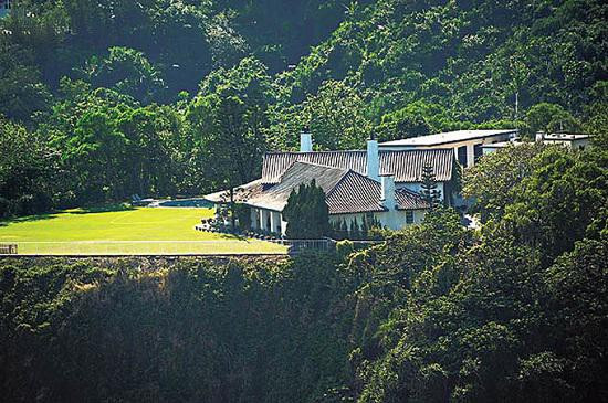 Căn biệt thự này nằm trong top 10 biệt thự đẹp nhất Hong Kong.