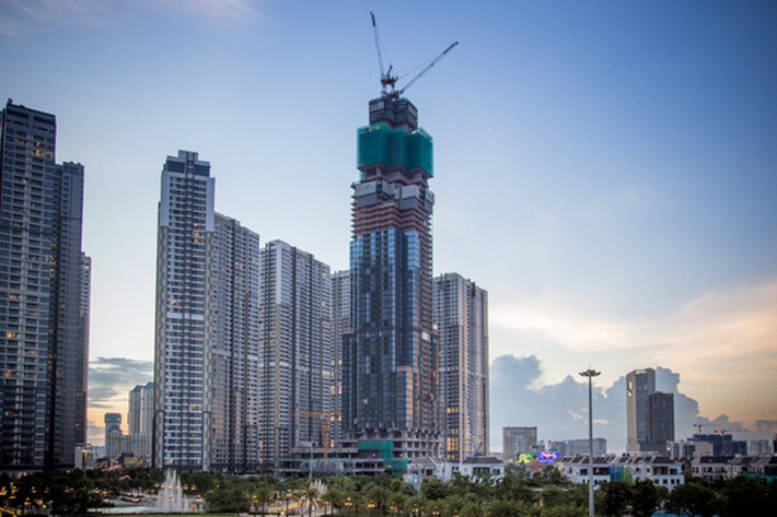 Tòa nhà Landmark 81 ấn tượng bởi lối kiến trúc mới mẻ, với hình ảnh bó tre tượng trưng cho sức mạnh, sự đoàn kết và tinh thần vươn lên của người Việt.Ảnh: Nhịp sống kinh tế.