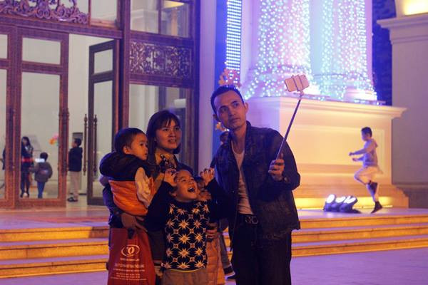 Họ không quên lưu lại những khoảnh khắc chuẩn bị bước sang năm 2017.