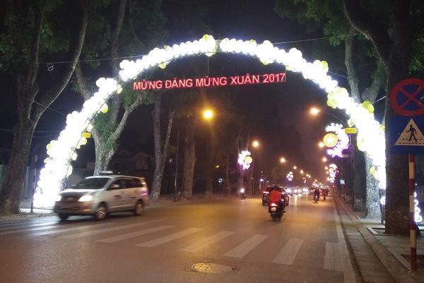 Trước đó, nhiều người dân ngoại tỉnh khi kết thúc ngày làm việc cuối cùng của đợt nghỉ lễ đã đổ xô về quê nghỉ Tết dương lịch.