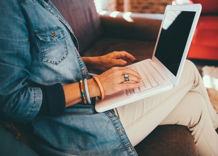 Nếu bạn không xóa các tập tin trong website bạn tìm hiểu để đặt vé, rất có thể đại lý du lịch này sẽ tăng giá vé máy bay khi bạn mua. Bởi vì các tập tin này sẽ lưu trữ thông tin duyệt web. Nhờ vậy, họ sẽ biết được bạn đang tìm hiểu về cái gì.