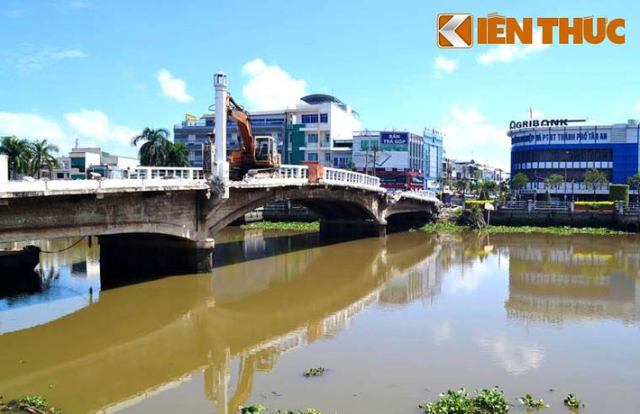 Tại cuộc họp do Thường trực tỉnh uỷ Long An chủ trì đã làm rõ nhiều vấn đề khiến dư luận quan tâm. Theo đó việc lãnh đạo thành phố Tân An cho rằng cầu yếu, có nguy cơ sập phải tháo dỡ chỉ là dựa vào cảm quan, không có khảo sát khoa học nào...