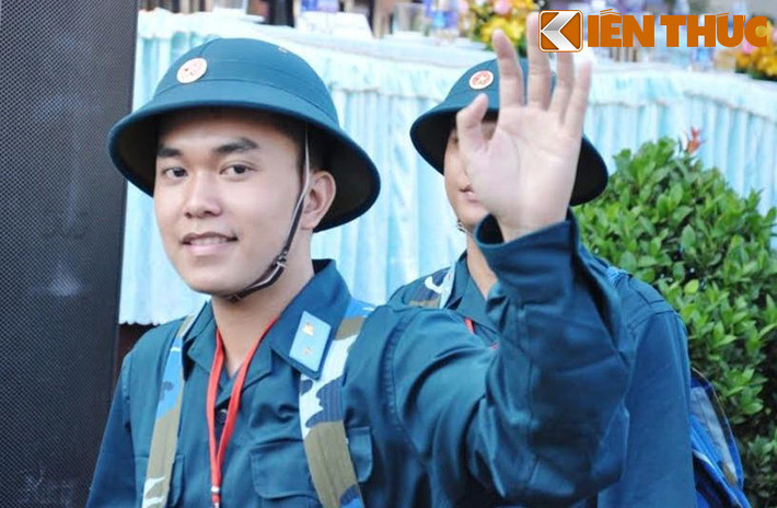Những nụ cười rạng rỡ của các tân binh ngày lên đường nhập ngũ.