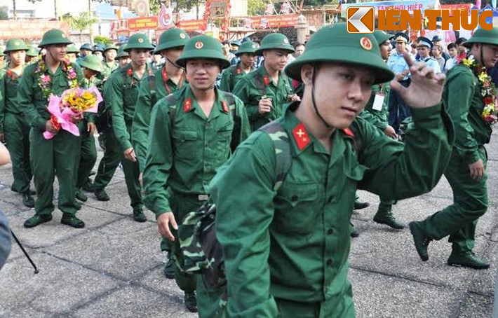 Những chàng "hot boy", "cậu ấm" của gia đình ngày nào giờ đã khoác lên người màu áo lính đầy hào hùng để nối bước cha anh lên đường bảo vệ Tổ quốc.