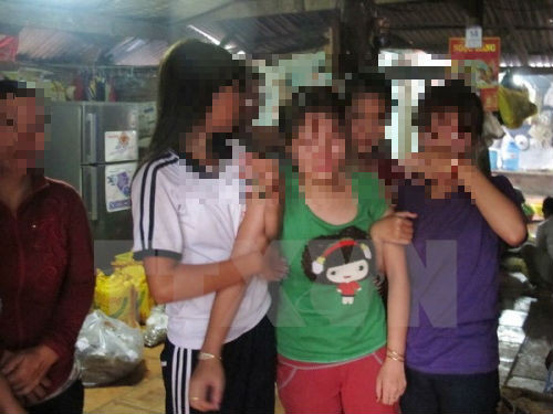 6. Thảm án Tây Ninh: 3 người trong gia đình bị tuy sát Khoảng 6h sáng 21/8, Phạm Thành Tây (37 tuổi, trú tại ấp Cây Nính, xã Phước Trạch, huyện Gò Dầu) đã mang rựa sang truy sát cả gia đình bà Lê Thị G (49 tuổi, hàng xóm của Tây). Sau khi chém bà G gục tại chỗ, y dùng rựa chém ông Nguyễn Hoàng T (60 tuổi), chồng của bà G) rồi quay sang chém em Nguyễn Thị Ngọc Ch (24 tuổi, con gái bà G). Đến 4 h chiều cùng ngày, Tây bị cơ quan công an đã bắt giữ.