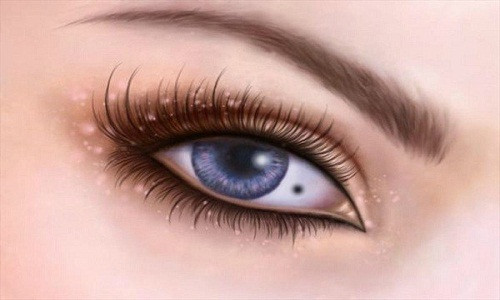 Đôi mắt được coi là cửa sổ tâm hồn của mỗi người. Do vậy, người có nốt ruồi ở trong lòng trắng sẽ gặp trắc trở trong tình duyên.