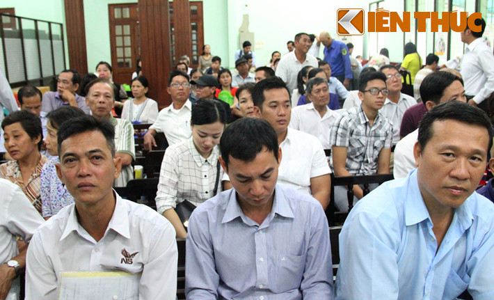 Do đây là loại giấy tờ có tên gọi mới, lạ, bằng thẻ nhựa hiện đại và được kỳ vọng sẽ rất tiện lợi (như thay thề sổ Hộ khẩu, CMND cũ, hộ chiếu...) nên nhiều người rất muốn được đổi.