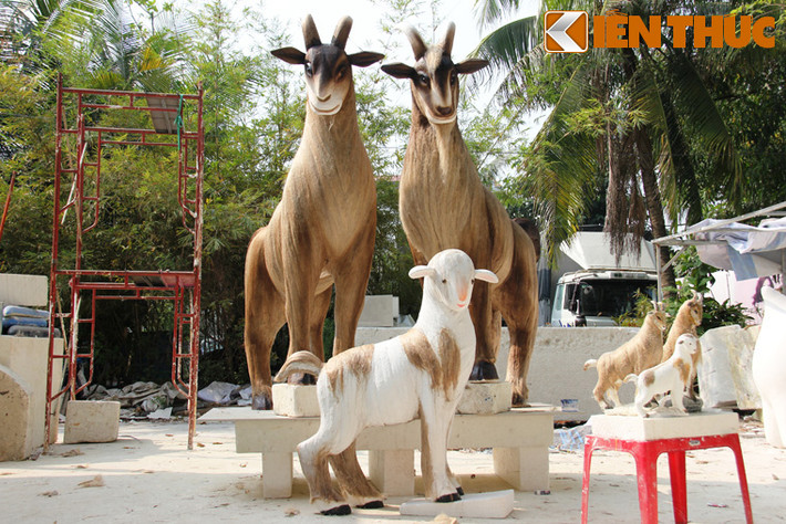 Sáng nay, Saigontourist - đơn vị thực hiện đường hoa TP HCM xuân Ất Mùi 2015 đã có buổi giới thiệu về tiến độ thực hiện những đại cảnh, tiểu cảnh, linh vật... tại các cơ sở sản xuất phục vụ cho công trình đường hoa này.