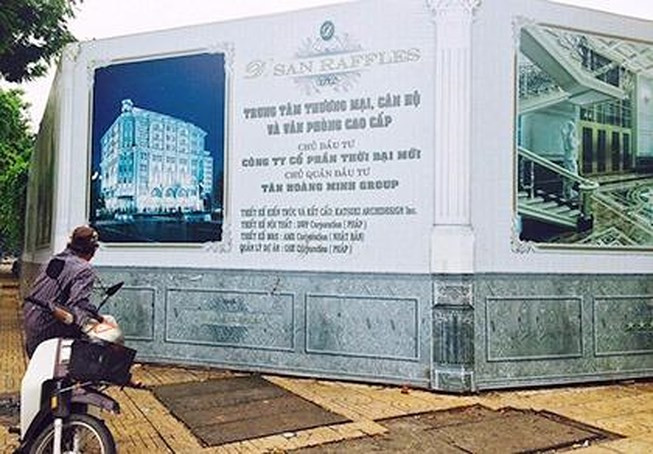 Hai chủ hộ này đã đưa ra con số đền bù 1 tỷ đồng/m2. Vụ việc kéo dài, chủ đầu tư cuối cùng chấp nhận một cái giá khá chát nhưng có đến 1 tỷ/m2 hay không vẫn được giấu kín. Ảnh: PLO.
