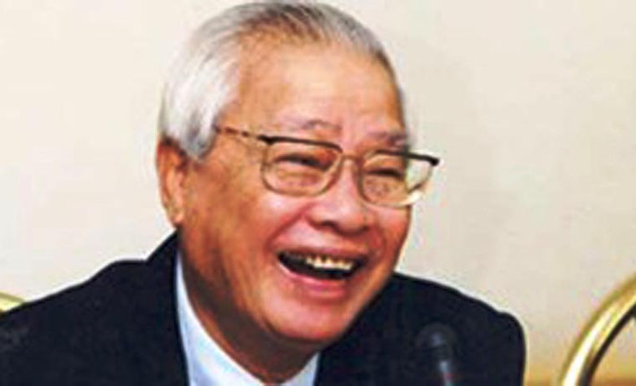 Sau ngày giải phóng Sài Gòn, thống nhất đất nước, tháng 7/1976, thành phố vinh dự được mang tên Bác Hồ kính yêu và người đứng đầu thành phố từ tháng 7/1976 đến tháng 1/1977 là ông Võ Văn Kiệt (SN 1922, quê tỉnh Vĩnh Long). Sau đó ông Võ Văn Kiệt trở thành Thủ tướng nước CHXHCN Việt Nam và công trình đường dây 500Kv Bắc Nam lịch sử mang đậm dấu ấn của vị Thủ tướng tài ba, đức độ này. Ông mất năm 2008, an nghỉ tại Nghĩa trang TP HCM. Hiện TP HCM có con đường rất đẹp trãi dài từ Đông sang Tây mang tên ông.