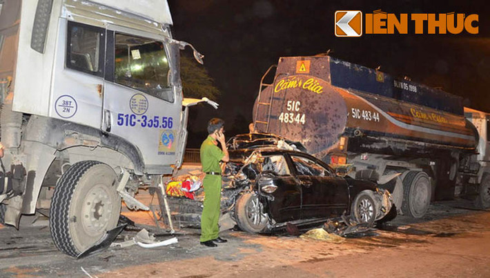 Ông Vũ Văn Điệp, Phó Giám đốc Khu Quản lý Giao thông Đô thị số 4 (Sở GTVT TP HCM) cho biết: “Độ dốc xuống cầu Phú Mỹ theo hướng từ quận 7 sang quận 2 gắt hơn so với hướng ngược lại. Vì vậy, nếu các ô tô, xe tải, xe đầu kéo container… đang đổ dốc với tốc độ nhanh mà gặp sự cố khiến không làm chủ tay lái thì tai nạn xảy ra là điều khó tránh”.