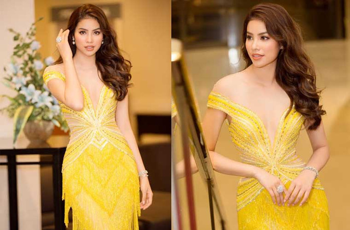 Tại sự kiện, Phạm Hương diện bộ váy dạ hội tua rua đẹp mắt của Nhà thiết kế Lê Thanh Hoà. Đây là mẫu thiết kế mới nhất được Lê Thanh Hoà thực hiện cho Phạm Hương tham dự sự kiện quan trọng này.