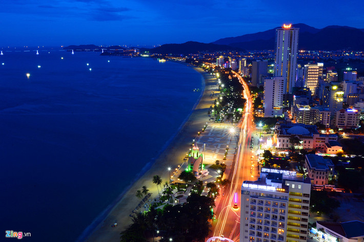 6. Nha Trang Nha Trang cũng được là địa điểm du lịch thích hợp để các chàng dành tặng cho những người phụ nữ thân yêu của mình. Do chưa phải cao điểm nên giá tour Nha Trang khá rẻ, đang phổ biến ở mức hơn 2 triệu - hơn 3 triệu đối với khởi hành từ TPHCM và đắt hơn nếu khởi hành ở Hà Nội do phải di chuyển bằng máy bay. Ảnh: Zing.