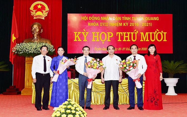 Ngày 26/8, kỳ họp HĐND tỉnh Tuyên Quang đã bầu ông Nguyễn Văn Sơn giữ chức Chủ tịch UBND tỉnh với tỉ lệ phiếu đạt 100%. Bà Lê Thị Kim Dung - Bí thư Thành ủy Tuyên Quang, và ông Hoàng Việt Phương - Bí thư Huyện ủy Yên Sơn, được bầu làm Phó chủ tịch UBND tỉnh.