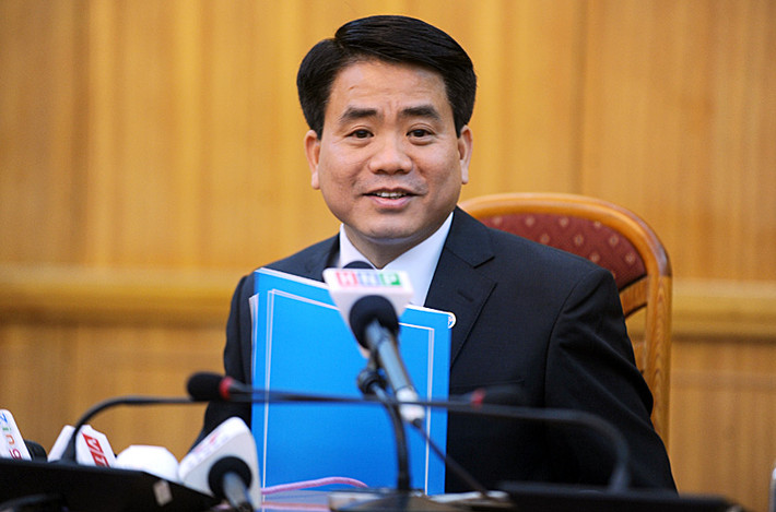 Ông Chung sinh ngày 3/8/1967 (xã Thăng Long, huyện Kinh Môn, tỉnh Hải Dương), được phong hàm Thiếu tướng ngày 13/7/2013. ÔngNguyễn Đức Chung là Tiến sĩ luật học, Học viện Cảnh sát Nhân dân chuyên ngành điều tra hình sự, Cử nhân kinh tế ngành Quản trị kinh doanh, Điều tra viên cao cấp.