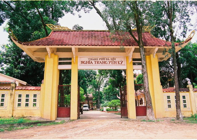 3. Dự án Nghĩa trang Yên Kỳ mở rộng giai đoạn 1 Dự án Công viên nghĩa trang Yên Kỳ, Ba Vì giai đoạn 1 có diện tích phải GPMB là 203,81 ha thuộc 2 xã Phú Sơn và Thái Hòa (thuộc huyện Ba Vì). Tổng vốn đầu tư XD gần 2.430 tỷ đồng. Trong đó, kinh phí bồi thường (kể cả thao trường Công binh) hơn 973 tỷ đồng; Đầu tư xây dựng là gần 1.454 tỷ đồng. Chủ đầu tư là Công ty CP Tập đoàn xây dựng và Du lịch Bình Minh. Ảnh: TTXVN