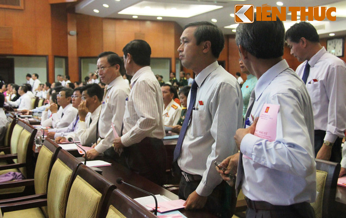 Các đại biểu thực hiện nghĩa vụ của mình.