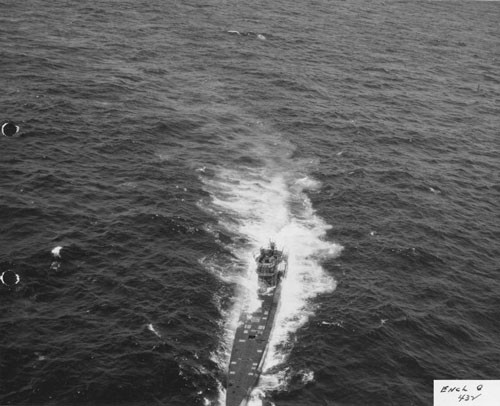 Ngày 4/6/1944, một tàu ngầm U-boat của Hitler số hiệu U-505 đang lảng vảng ở bờ biển Tây Phi thì bị các tàu của Mỹ và Đồng Minh truy lùng. Khi tàu USS Chatelain thả mìn sâu xuống thì chiếc U-boat sợ hãi rời khỏi chỗ trốn.