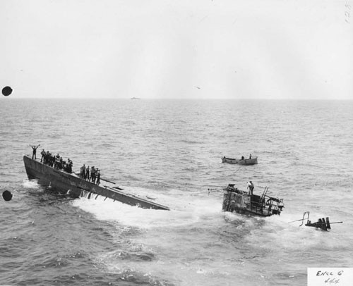 Tàu Chatelain ở quá gần với chiếc U-boat nên mìn sâu sẽ chìm không đủ nhanh để đánh chặn U-boat. Vì thế tàu này đã bắn Hedgehog trước khi đi qua tàu ngầm và rẽ trở lại để tấn công bằng mìn sâu.