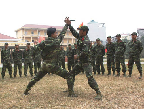 Như trong thời chiến tranh Việt Nam, Lữ đoàn trưởng Lữ đoàn dù 3 của VNCH khi bị bắt đã từng rụt rè nói: ... Chúng tôi sợ nhất ở các ông là pháo kích, đặc công vì pháo của các ông bắn chính xác, đặc công thì xuất quỷ nhập thần, hễ gặp họ, muốn trốn cũng không được, nếu các ông đem cả hai thứ đó ra dùng, chúng tôi nhất định không thoát được”.