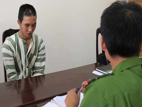 Ngày 16/5/2015, Hào Anh sa vào lao lý vì trộm cắp tài sản...Hào Anh bị bắt quả tang khi cùng em họ cạy cửa vào nhà một người dân ở huyện Đơn Dương trộm bộ máy tính để bàn.