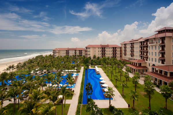 2. Vinpearl Da Nang Resort & Villas Sở hữu vị trí đắc địa “Vàng” tại dải biển Non Nước – một trong Top 10 bãi biển đẹp nhất hành tinh do Tạp chí Forbes bình chọn, khu biệt thự nghỉ dưỡng cao cấp Vinpearl Đà Nẵng Resort & Villas (số 7 đường Trường Sa - P.Hòa Hải, quận Ngũ Hành Sơn) cũng nằm trong danh sách phục vụ Tuần lễ Cấp cao APEC 2017. Ảnh: