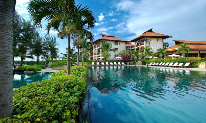 Tháng 9/2017, Furama Resort Đà Nẵng lọt vào “Top 25 khách sạn/khu nghỉ mát lý tưởng dành cho gia đình hàng đầu châu Á năm 2017” – “Hot 25 Family Hotel in Asia 2017”, do độc giả tạp chí Du lịch Smart Travel Asia bình chọn. Ảnh: Furama Resort Đà Nẵng.