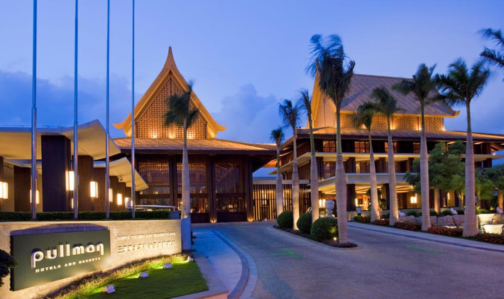 Các phòng nghỉ tại Pullman Danang đi kèm ban công riêng nhìn ra vườn, biển hoặc ao nước. Ảnh: pullman-danang.com.