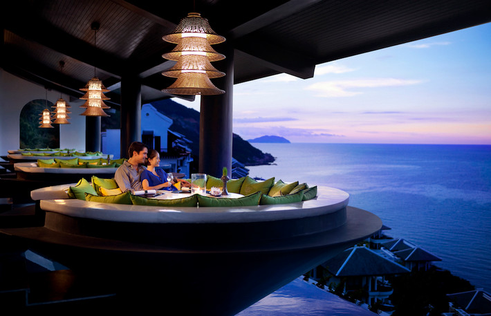 Nét độc đáo và “chất riêng” của InterContinental Danang Sun Peninsula Resort chính là khu biệt thự Tổng thống với những căn biệt thự rộng khoảng 1.000m2, sở hữu hai hồ bơi lớn, khu vực tiếp tân riêng hay phòng bếp đầy đủ tiện nghi. Ảnh: The leader.