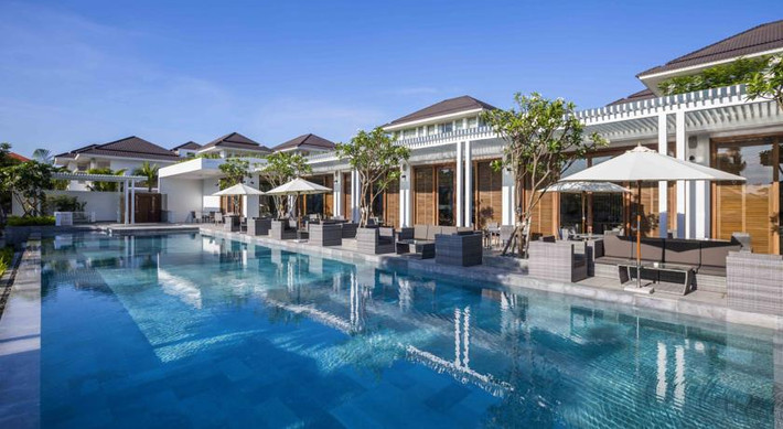 Đặc trưng với nội thất hiện đại, các phòng nghỉ rộng rãi tại Vinpearl Da Nang Resort & Villas có ban công riêng cho tầm nhìn tuyệt đẹp ra biển hoặc hồ bơi và chỗ ngồi ngoài trời. Ảnh: Internet.
