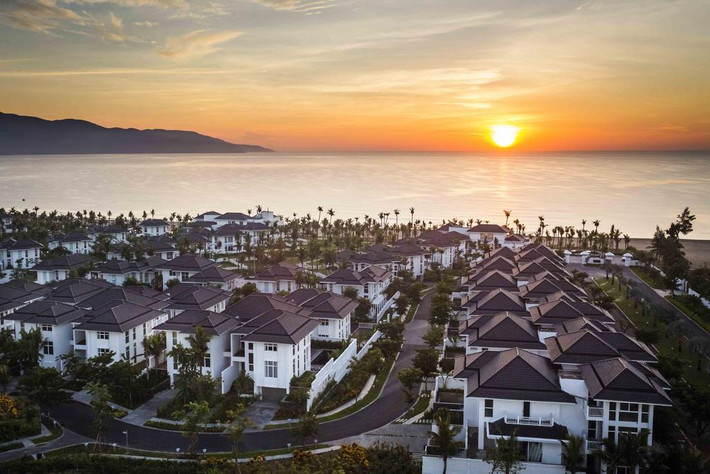 3. Premier Village Danang Resort Premier Village Danang Resort (99 Võ Nguyên Giáp, Q.Ngũ Hành Sơn) là quần thể gồm 118 ngôi biệt thự ven biển đẳng cấp mang đường nét kiến trúc độc đáo, hiện đại. Ảnh: booking.com.