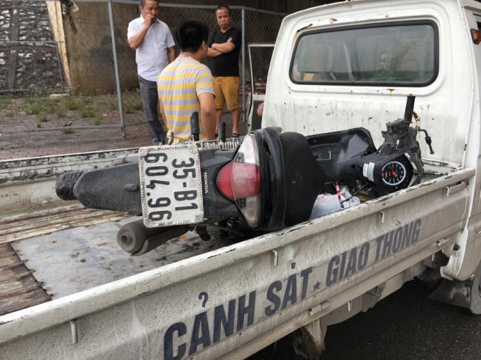 12. Tông vào lan can cầu vượt Lĩnh Nam, một thanh niên tử vong Khoảng 6h45 ngày 9/3, tại khu vực cầu Thanh Trì, đoạn nút giao với Lĩnh Nam (Hà Nội), người dân phát hiện thi thể một người đàn ông tử vong trên vỉa hè dưới cầu vượt nút giao Lĩnh Nam. Thông tin ban đầu được cơ quan công an xác định, nam thanh niên sinh năm 1992 quê ở Ninh Bình điều khiển xe máy BKS 35B1-604.96 lưu thông trên đường trên cao rồi tự đâm vào lan can cầu vượt Lĩnh Nam rơi xuống vỉa hè gầm cầu, dẫn đến tử vong tại chỗ.