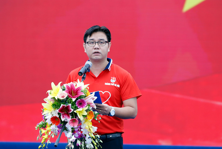 18. Nguyễn Văn Thắng - Tân Bí thư Thành Đoàn Hà Nội Ngày 18/6, Thành đoàn Hà Nội tổ chức hội nghị Ban Chấp hành bầu bổ sung chức danh Bí thư Thành đoàn. Đồng chí Nguyễn Văn Thắng, Ủy viên Ban Chấp hành Trung ương Đoàn, Phó Bí thư Thường trực Thành đoàn trúng cử chức danh Bí thư Thành đoàn Hà Nội với 100% phiếu bầu.