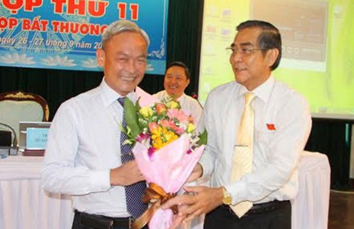 9. Ông Nguyễn Phú Cường - Tân Bí thư Tỉnh ủy Đồng Nai Ngày 29/9, tại hội nghị BCH Đảng bộ tỉnh Đồng Nai khóa X, ông Nguyễn Phú Cường, Ủy viên dự khuyết Ban Chấp hành Trung ương Đảng khóa XI, Ủy viên Ban TVTU khóa IX, Phó chủ tịch UBND tỉnh được bầu giữ chức Bí thư Tỉnh ủy Đồng Nai nhiệm kỳ 2015-2020. Ông Nguyễn Phú cường sinh ngày 19/6/1967 tại xã Tân Phước Khánh (Tân Uyên, Bình Dương). Ngày 13/10/2014, ông Nguyễn Phú Cường Ủy viên dự khuyết Trung ương Đảng, Ủy viên Ban Thường vụ Tỉnh ủy, Bí thư Thành ủy Biên Hòa giữ chức Phó Chủ tịch UBND tỉnh Đồng Nai, nhiệm kỳ 2011 - 2016
