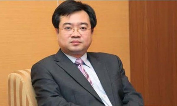  1. Ông Nguyễn Thanh Nghị - Tân Bí thư Tỉnh ủy Kiên Giang Ngày 16/10, Đảng bộ tỉnh Kiên Giang đã khai mạc Đại hội đại biểu lần thứ X, nhiệm kỳ 2015-2020. Theo đó, ông Nguyễn Thanh Nghị (Ủy viên dự khuyết Ban chấp hành Trung ương Đảng), 39 tuổi, được bầu giữ chức Tân Bí thư Tỉnh ủy Kiên Giang. Ông Nguyễn Thanh Nghị tốt nghiệp Đại học Kiến trúc TP.HCM, có bằng tiến sĩ Khoa học kỹ thuật xây dựng tại Đại học George Washington (Mỹ). Trước khi được bầu làm Bí thư Kiên Giang, ông Nghị giữ chức Thứ trưởng Bộ Xây dựng rồi được luân chuyển về làm Phó bí thư Tỉnh ủy Kiên Giang từ tháng 3.2014, rồi được bầu kiêm Phó chủ tịch tỉnh này.