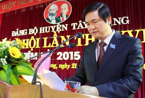 7. Ông Nguyễn Ngọc Quang - Tân Bí thư Tỉnh ủy Quảng Nam Sáng 30/9, Ban Chấp hành Đảng bộ tỉnh Quảng Nam khóa XX, nhiệm kỳ 2010-2015 tổ chức hội nghị bất thường. Theo đó, ông Nguyễn Ngọc Quang, Phó Bí thư Thường trực Tỉnh ủy Quảng Nam được bầu làm Bí thư Tỉnh ủy Quảng Nam với tỷ lệ phiếu bầu 100%. Ông Quang (SN 22/12/1958) tại phường Hòa Thuận Đông, quận Hải Châu, thành phố Đà Nẵng, trình độ chuyên môn là Tiến sĩ Kinh tế, Cử nhân Lý luận chính trị.