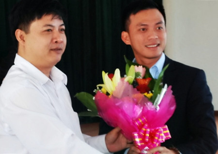 Ông Cảnh tốt nghiệp Đại học Kinh tế Đà Nẵng đi du học ở Anh và có bằng thạc sĩ. Trở về công tác tại Đà Nẵng, ông từng giữ chức vụ Phó bí thư thường trực Thành đoàn từ cuối năm 2011.