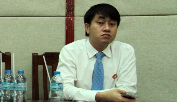 Ông Huỳnh Thanh Phong được bầu vào Ban chấp hành Đảng bộ Hậu Giang Chiều 15/10, đại hội Đảng bộ tỉnh Hậu Giang khóa 13 nhiệm kỳ 2015 - 2020 đã tiến hành bỏ phiếu bầu Ban chấp hành Đảng bộ tỉnh khóa 13. Trong danh sách được bầu có Giám đốc Sở Công thương Huỳnh Thanh Phong với 226/320 phiếu, đạt 70,36%, xếp thứ 49/52 ứng viên được bầu.Ông Huỳnh Thanh Phong sinh ngày 23/12/1982, tốt nghiệp Đại học Tài chính, tín dụng. Trước khi làm Giám đốc Sở Công thương, ông Phong từng giữ chức vụ Trưởng phòng Tín dụng, Quỹ đầu tư và phát triển tỉnh và được bầu làm Phó giám đốc quỹ này hồi tháng 5/2014.