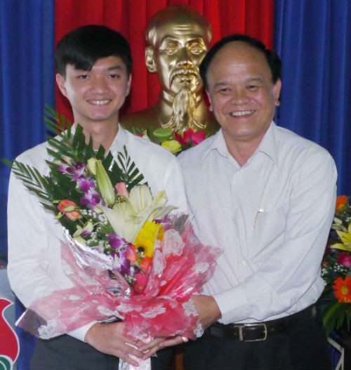 Ông Nguyễn Minh Triết (SN 1990) tốt nghiệp thạc sỹ tại Anh. Cuối tháng 6/2014, khi đang là Phó Ban Thanh niên trường Trung ương Đoàn, Giám đốc hỗ trợ phát triển sinh viên Việt Nam, ông được Ban Bí thư Trung ương Đoàn cử về làm Phó Bí thư Tỉnh đoàn Bình Định, nhiệm kỳ 2013-2017. Cuối năm đó, ông Triết được Ban chấp hành Trung ương Đảng chỉ định tham gia Ban chấp hành Đảng bộ tỉnh Bình Định nhiệm kỳ 2010-2015.