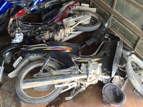 6. Đua xe, 2 thiếu niên chết tại chỗ Sáng 19/5, Công an Thành phố Mỹ Tho, tỉnh Tiền Giang cho biết đang thụ lý điều tra vụ tai nạn lúc 20h30 ngày 18/5, tại khu công nghiệp Tân Mỹ Chánh. Vào thời điểm trên, tay đua Trương Đoàn Anh Thế (SN 1999, ngụ huyện Châu Thành) điều khiển xe BKS 53PC-1989, lưu thông từ đường số 1 đến đường số 4, đã lấn trái đường va chạm với xe mô tô biển số 63S9-8568 do Pham Sơn Bảo (SN 2000, ngụ xã Đạo Thạnh) điều khiển, chạy hướng ngược lại. Vụ tai nạn làm cả 2 tay đua tử vong.