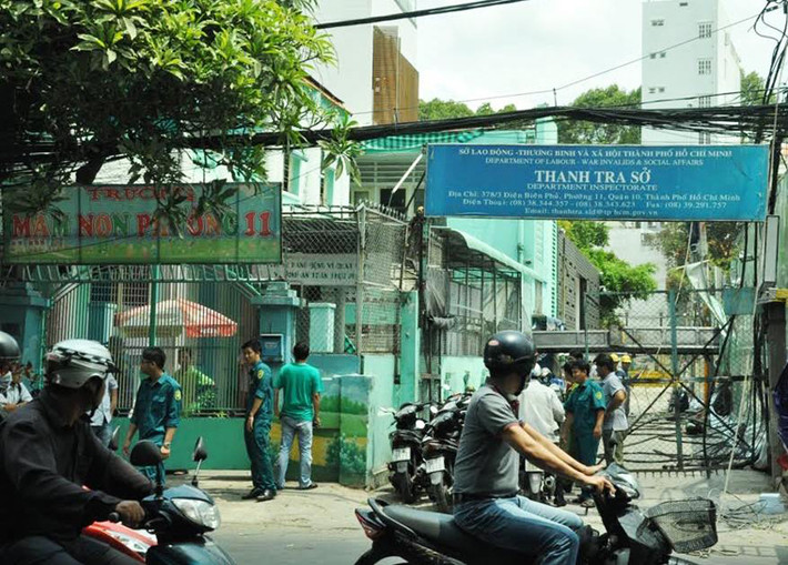Tuy nhiên hơn 2 tháng sau lễ động thổ, khoảng 10h sáng 12/5, tại công trình dự án Toplife Tower xảy ra sự cố nghiêm trọng khi chiếc cần cẩu đang thi công thử tĩnh cọc bị lật, khối cần cẩu dài và nặng hàng trăm tấn đổ sập vắt ngang con hẻm 378 và đè sập 1 phần trường mầm non ở phường 11. Vụ việc khiến hàng chục cô trò của trường và người dân địa phương một phen hoảng vía.