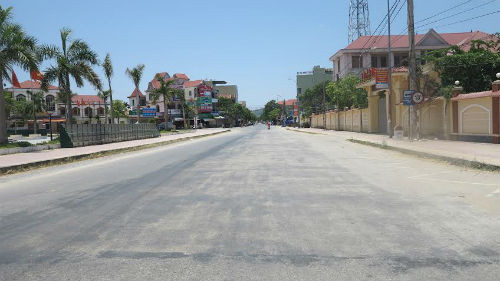 Khi cái nắng lên đến đỉnh điểm, những con đường xứ Nghệ trở lên vắng lặng.